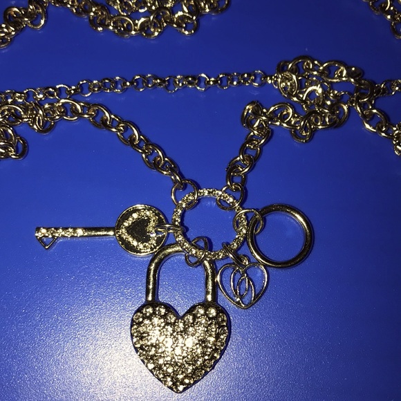 HOLD—Beautiful necklace, great shine and sparkle! - Picture 3 of 4